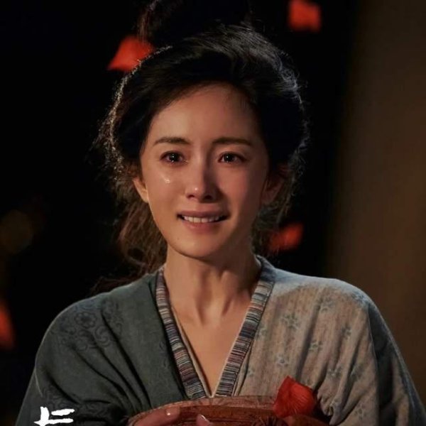 芝麻配资 演技蜕变？大鹏发文夸赞，杨幂被群嘲后靠《长安的荔枝》赢回口碑